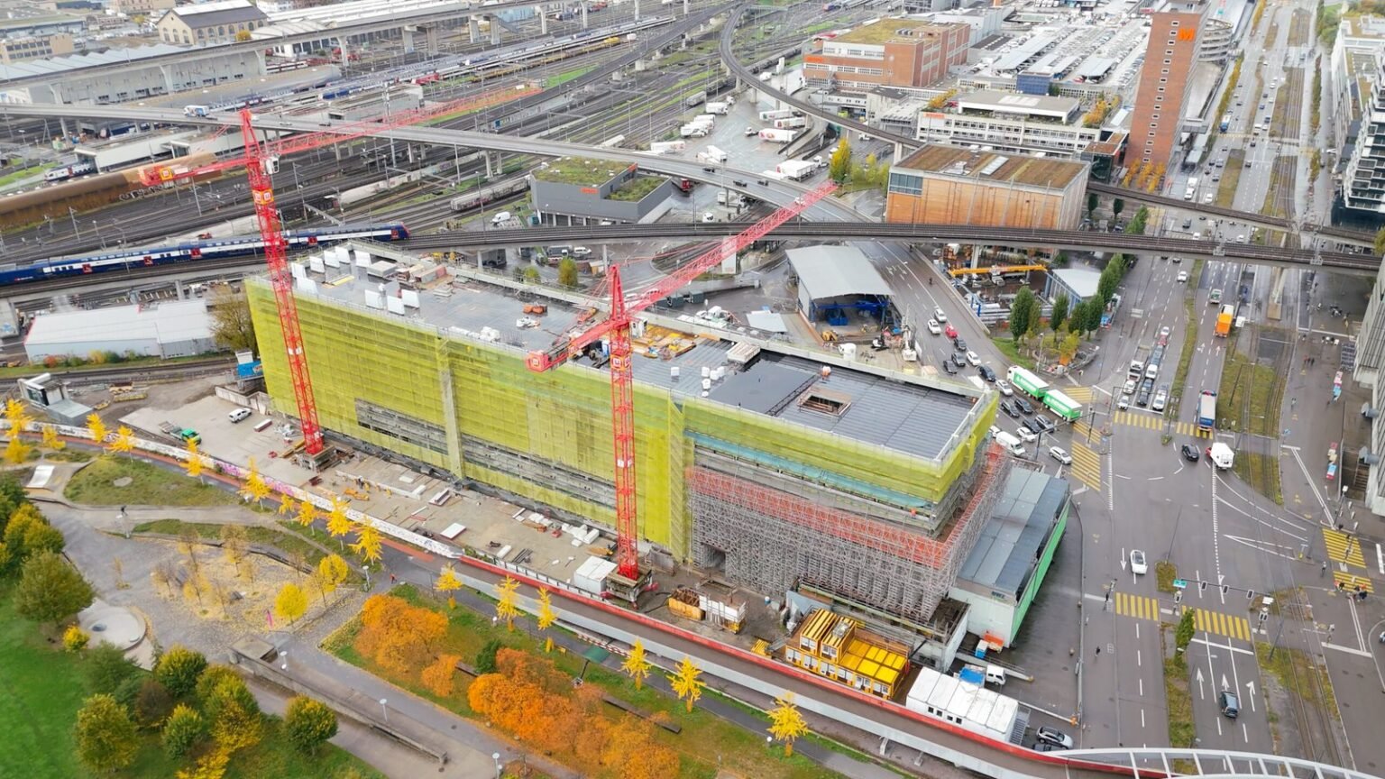 Meilenstein erreicht: Das neue ewz-Betriebsgebäude Herdern steht im Rohbau