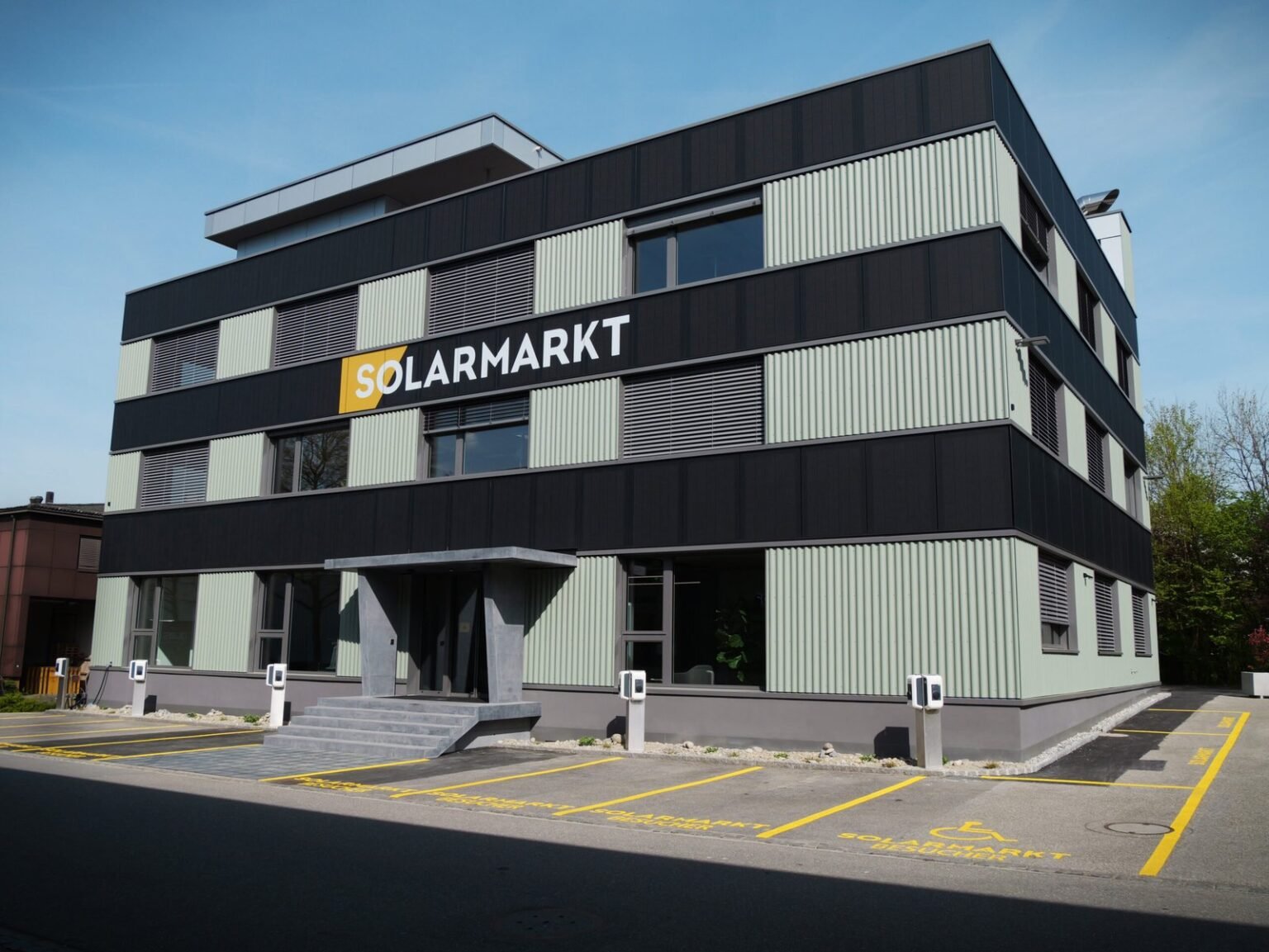 Solarmarkt saniert Firmensitz in Aarau und zeigt, was im Bestand möglich ist