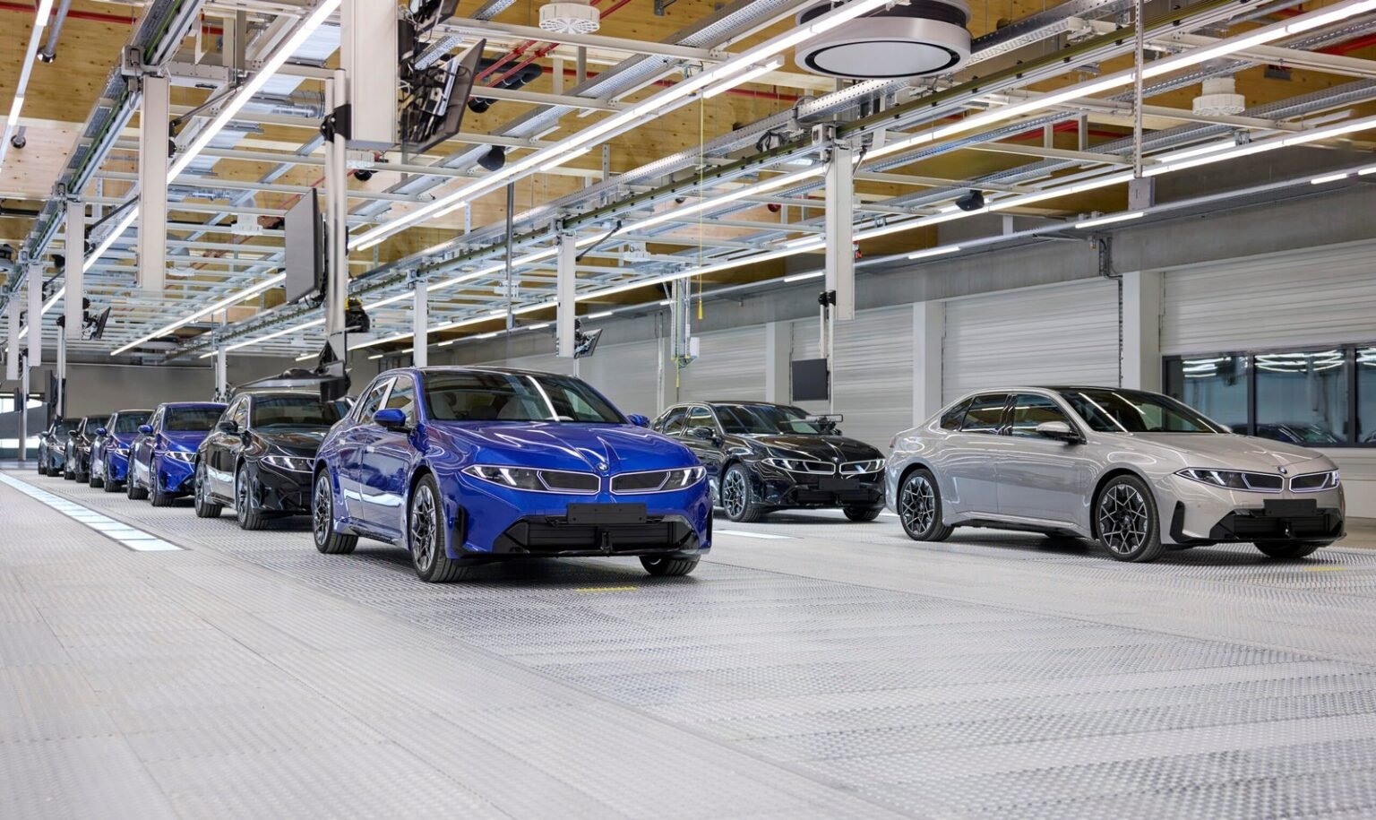 Hohe Nachfrage nach vorgezogenem Bestellstart: BMW Werk München startet mit steiler Anlaufkurve die Serienproduktion des BMW i3*