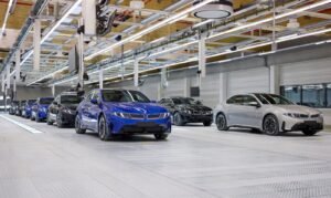 Hohe Nachfrage nach vorgezogenem Bestellstart: BMW Werk München startet mit steiler Anlaufkurve die Serienproduktion des BMW i3*